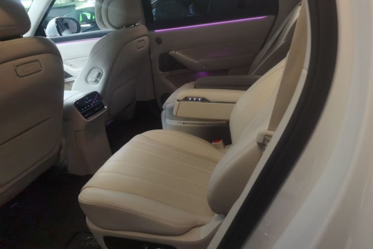 鸿蒙智行 问界M8 2025款 增程 Max+版 53.4kWh 6座版中控内饰7004