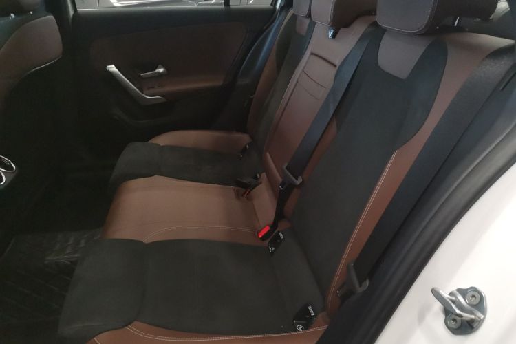 奔驰A级 2020款 改款 A 200 L 运动轿车时尚型中控内饰21