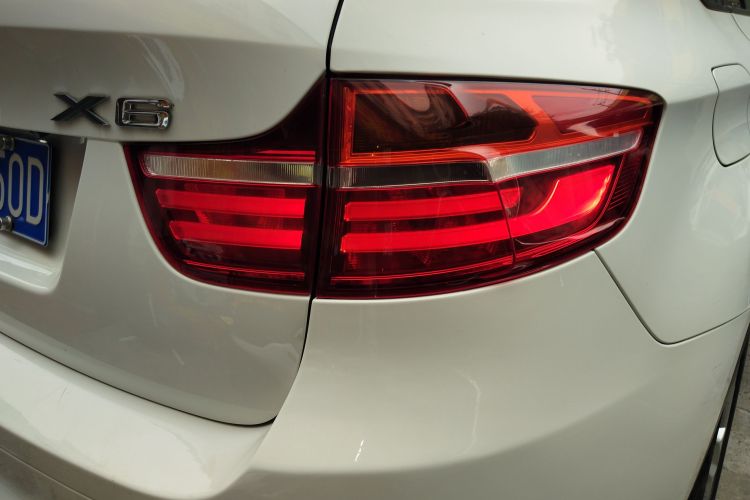 宝马X6 2014款 xDrive35i 运动型车身外观9