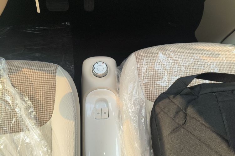 五菱汽车 宏光MINIEV 2024款 第三代 215km 青春版中控内饰18