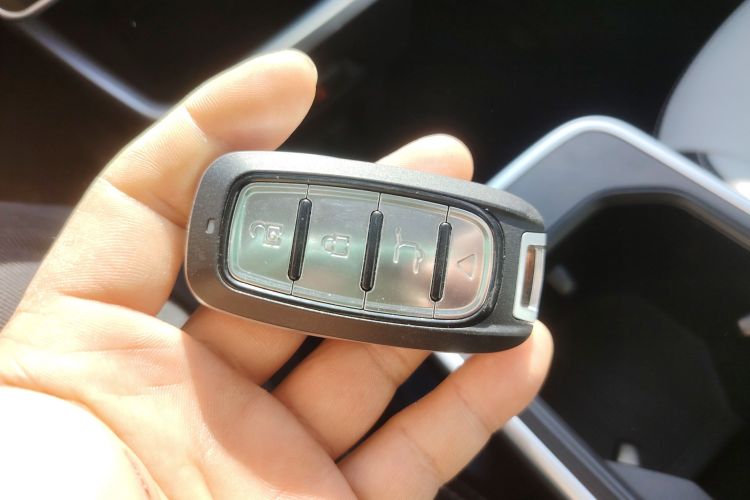 哪吒汽车 哪吒AYA 2023款 318 Lite中控内饰11