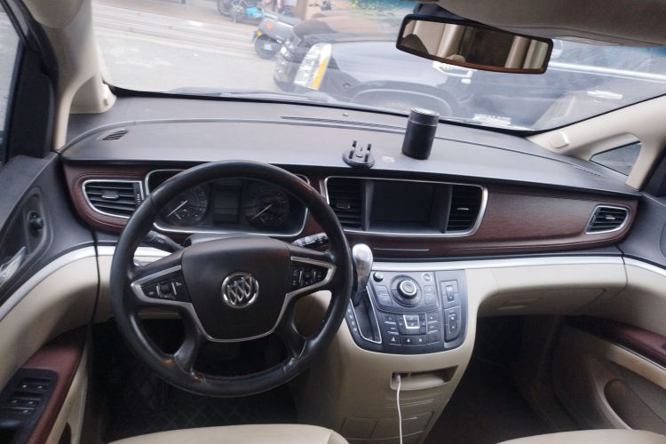 别克GL8 2018款 28T 豪华型 国VI中控内饰7002