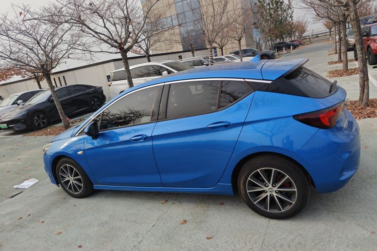 别克 威朗 2016款 两厢GS 20T 双离合燃情运动型车身外观4