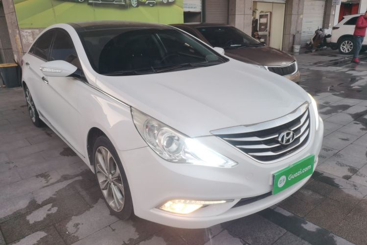 现代 索纳塔 2014款 2.0L 自动尊贵版车身外观3