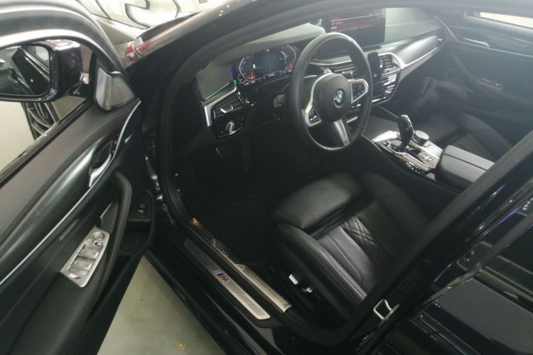 宝马5系(进口) 2022款 改款 525i M运动套装中控内饰7003