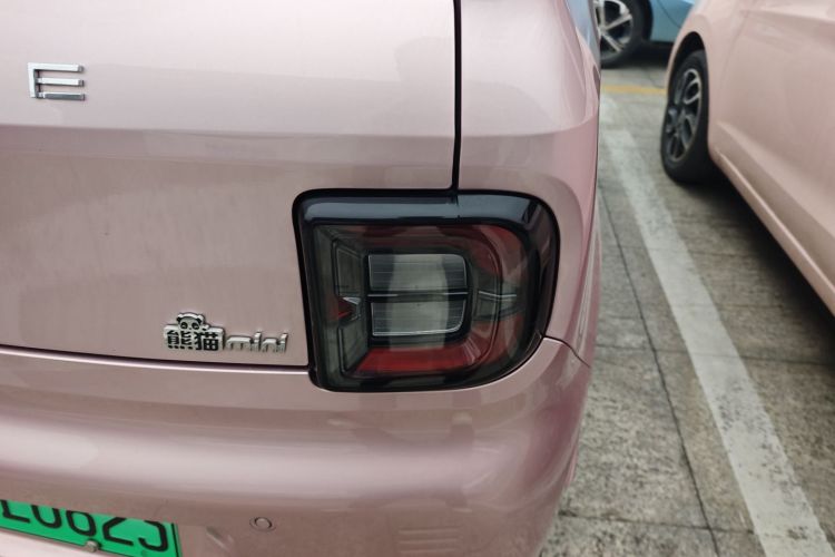 吉利银河 2023款 熊猫mini 200km 耐力熊车身外观9