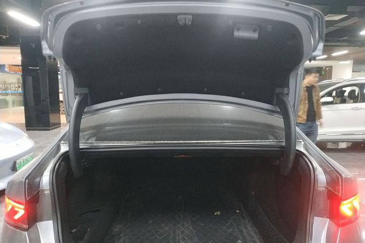 比亚迪 秦PLUS 2024款 荣耀版 DM-i 55KM领先型机舱底盘23