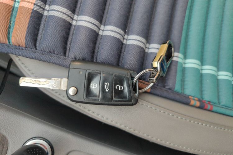 斯柯达 明锐 2015款 1.6L 手动逸俊版中控内饰11