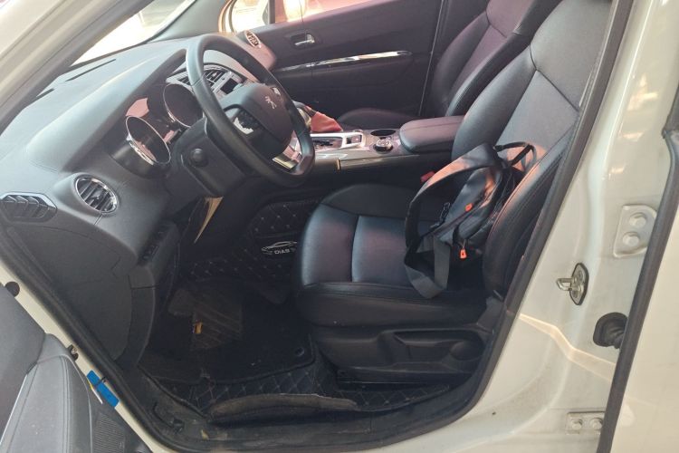 标致3008 2016款 1.6THP 自动经典版中控内饰19