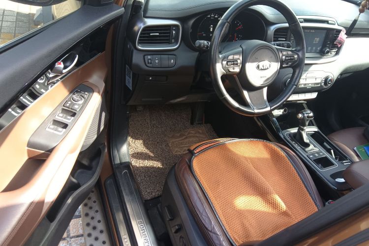 起亚 2015款 索兰托L 2.4L 汽油4WD精英版 5座 国V中控内饰20