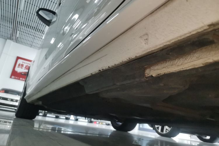 奥迪A4L 2018款 30周年年型 45 TFSI quattro 个性运动版局部细节9002