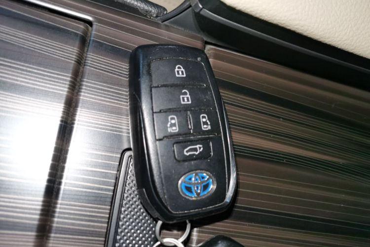 丰田 格瑞维亚 2022款 2.5L混动 尊爵版中控内饰7001