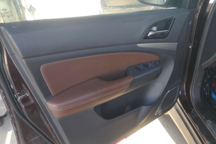 比亚迪S7 2015款 2.0T 升级版 自动尊贵型中控内饰47