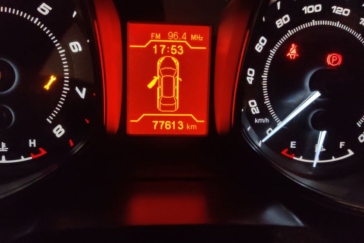 奇瑞 艾瑞泽7 2015款 1.6L 手动致享版中控内饰15