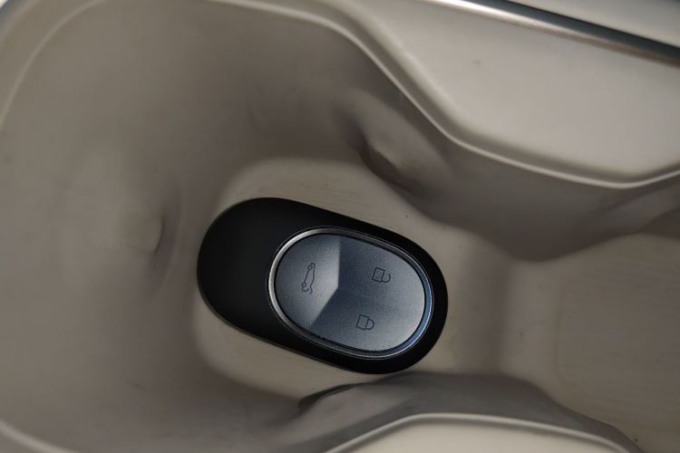 蔚来ES6 2023款 75kWh中控内饰7001