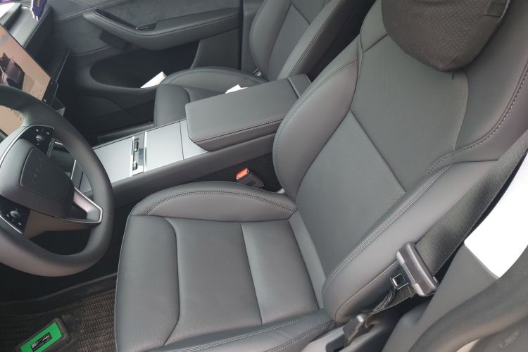 特斯拉 Model Y 2025款 改款 长续航全轮驱动版中控内饰19