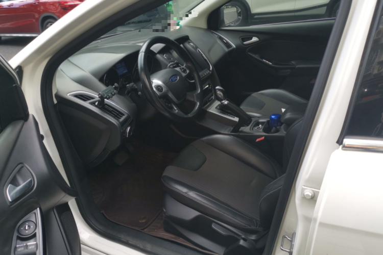 福特 福克斯 2012款 两厢 2.0L 自动豪华运动型局部细节19