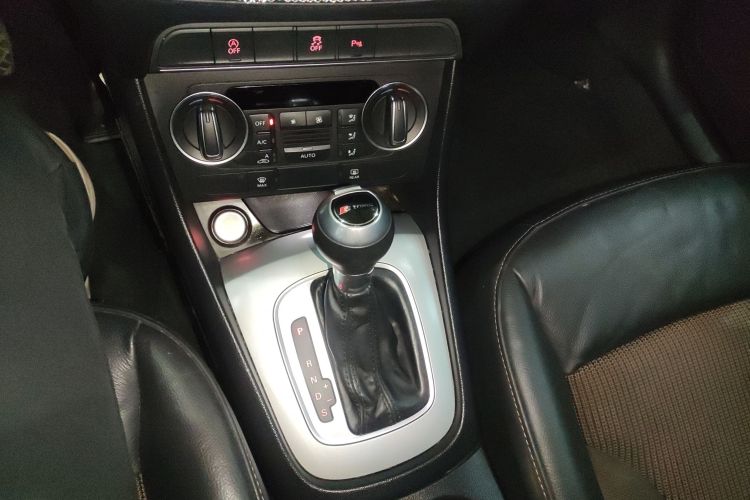 奥迪Q3 2018款 30周年年型 30 TFSI 时尚型中控内饰18