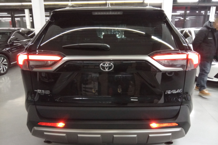 丰田 RAV4荣放 2024款 2.0L CVT两驱风尚Plus版车身外观6004