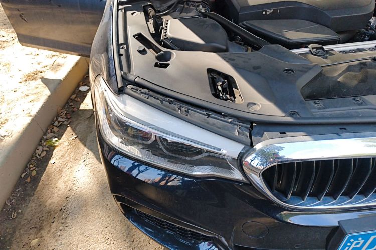 宝马5系 2018款 改款 530Li 尊享型 M运动套装车身外观8