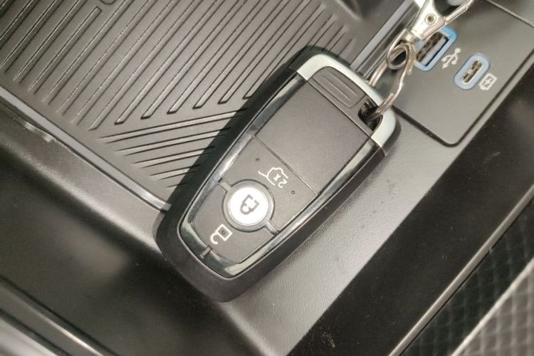 福特 探险者 2024款 2.3T EcoBoost 四驱ST-LINE 6座中控内饰7001