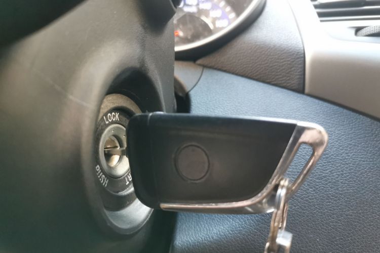 现代 朗动 2015款 1.6L 自动时尚型中控内饰11