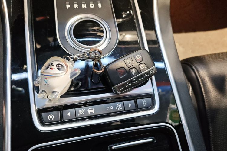 捷豹XF 2016款 XF 2.0T 两驱R-Sport运动版中控内饰7001