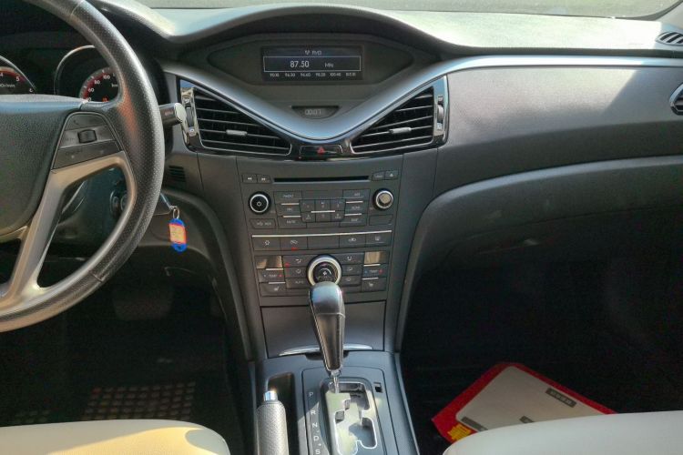 奔腾B70 2014款 2.0L 自动豪华型中控内饰16