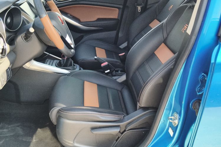 比亚迪 元 2016款 1.5L 手动豪华型中控内饰19