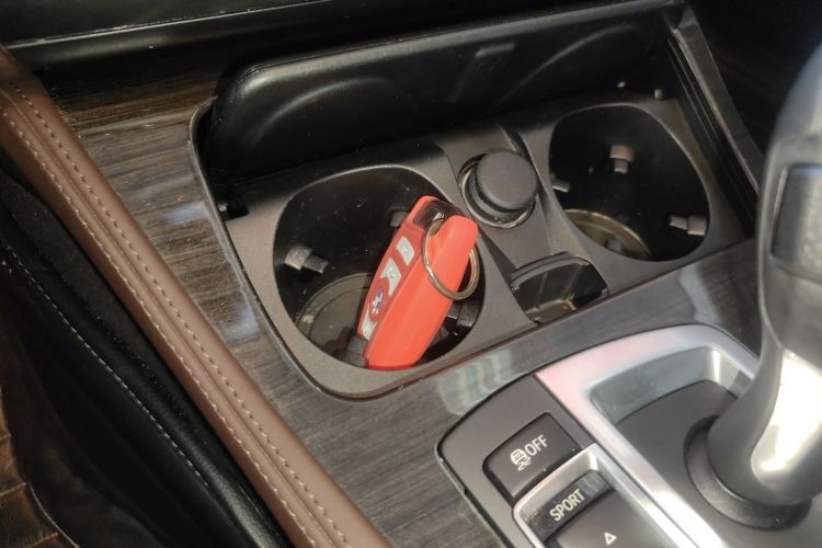 宝马5系 2014款 525Li 豪华设计套装中控内饰7001