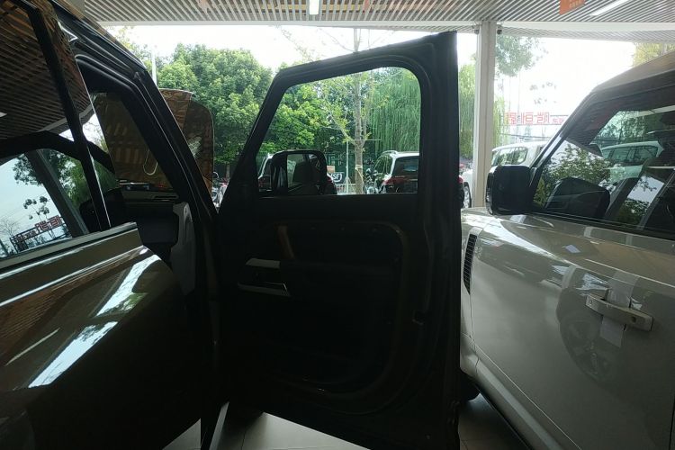 路虎卫士 2023款 改款 110 3.0T P400 X-DYNAMIC HSE中控内饰7005