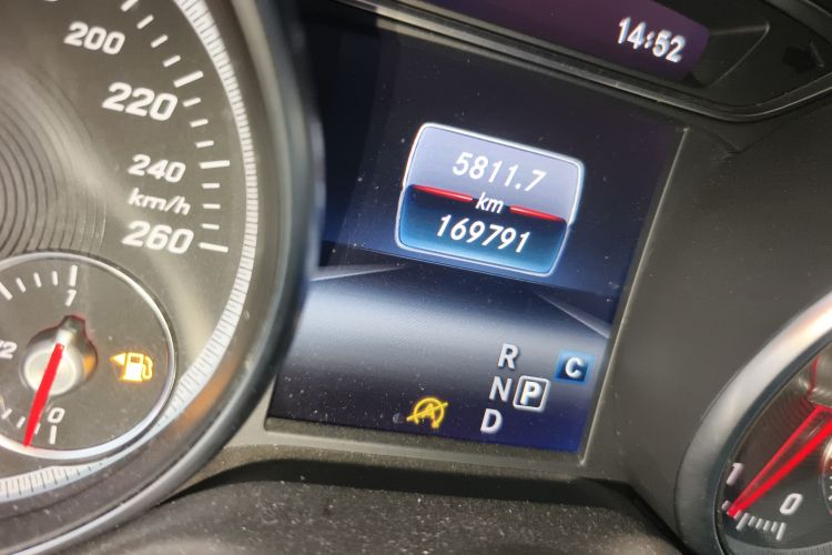 奔驰GLA 2018款 GLA 220 4MATIC 运动型中控内饰15