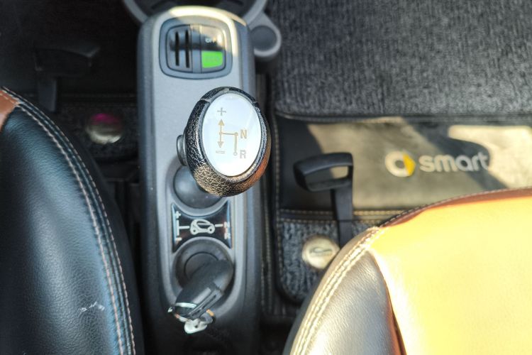 smart fortwo 2012款 1.0 MHD 硬顶舒适版中控内饰18