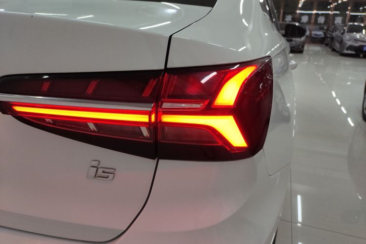 荣威i5 2021款 1.5L CVT钻石版车身外观9