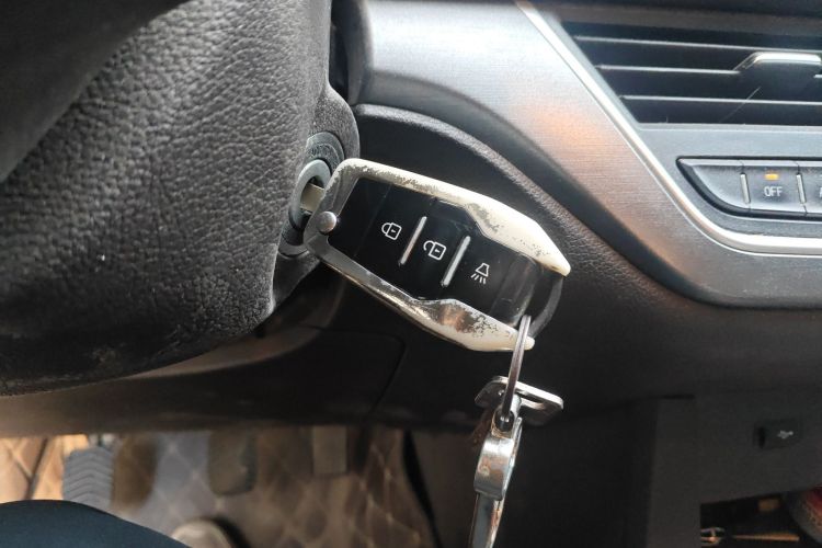 BAW北汽制造 锐胜王牌M7 2023款 2.0L 长轴创富型 7座中控内饰7001