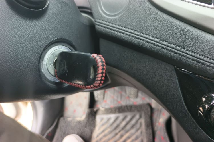 长安 逸动 2016款 1.6L 手动风尚型中控内饰11