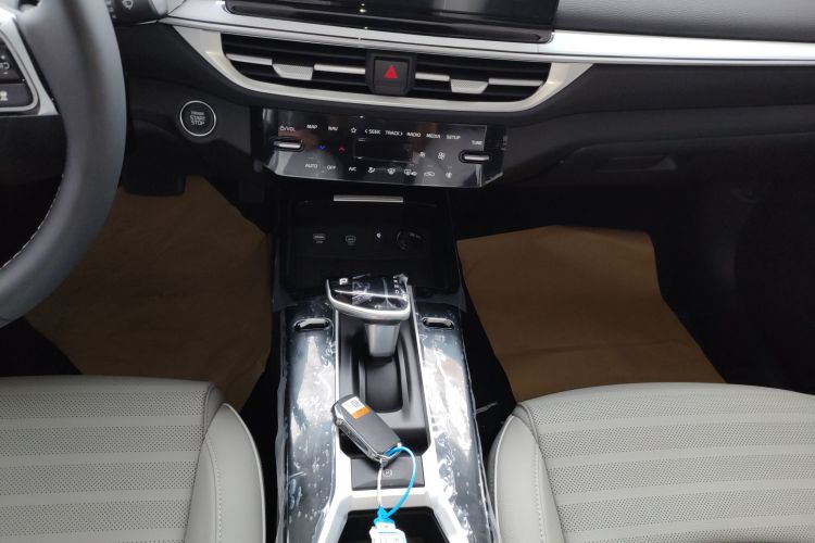 起亚K3 2024款 1.5L CVT豪华智享版中控内饰18