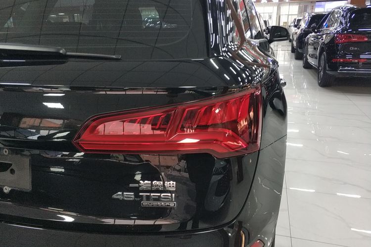 奥迪Q5L 2020款 45 TFSI 尊享风雅型车身外观9
