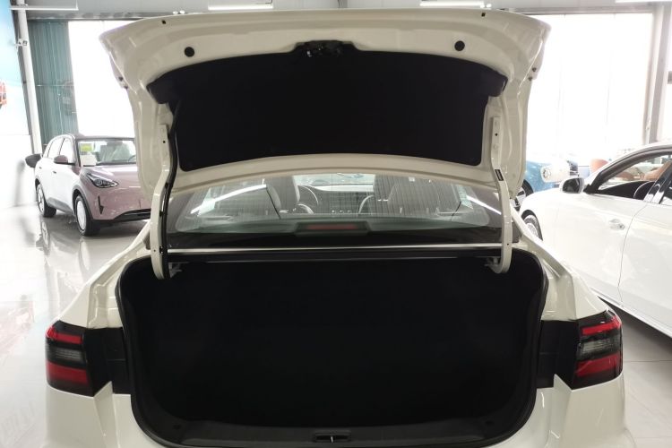 启辰D60 2023款 PLUS 1.6L XE CVT潮领版机舱底盘23