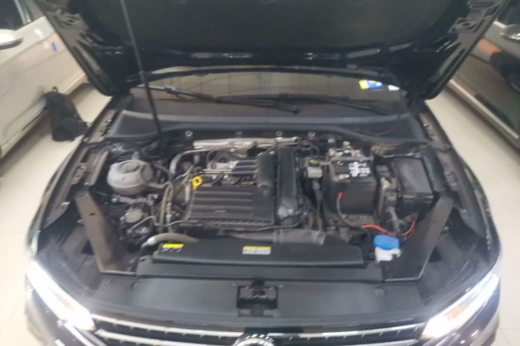 大众 迈腾 2023款 200万辆纪念版 280TSI DSG舒适型机舱底盘24