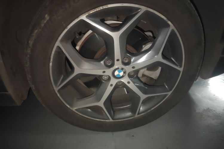 宝马X1 2018款 xDrive20Li 尊享型车身外观10