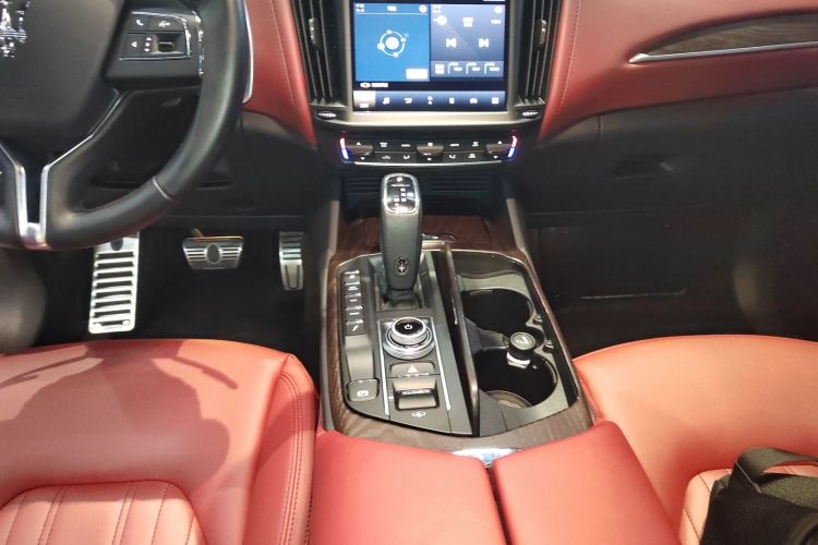 玛莎拉蒂 Levante 2021款 3.0T 标准版中控内饰18