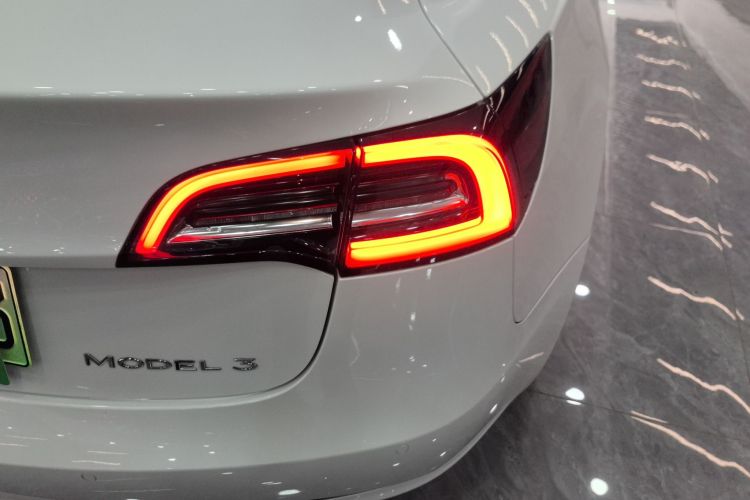 特斯拉 Model 3 2019款 标准续航后驱升级版车身外观9