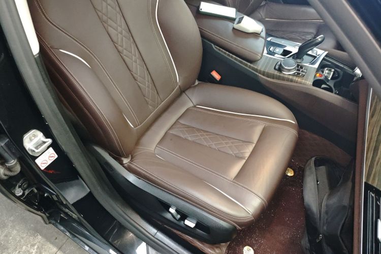 宝马5系 2019款 530Li 领先型 豪华套装局部细节41