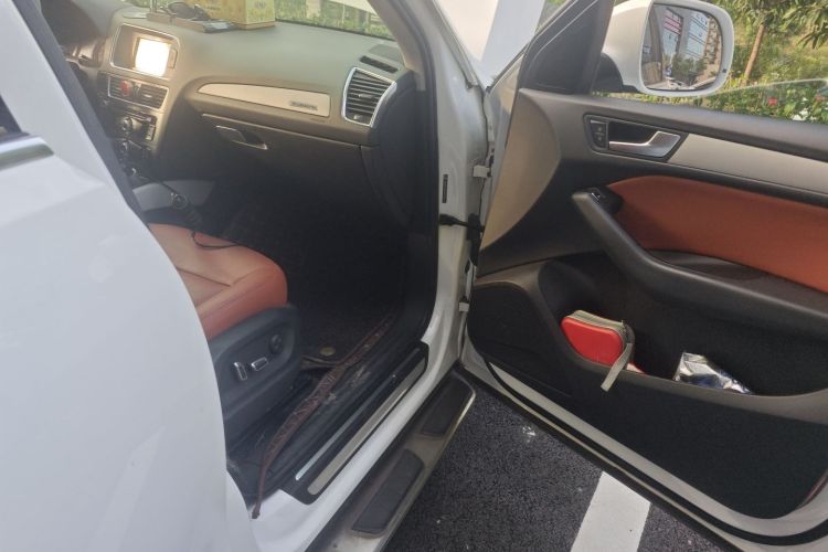 奥迪Q5 2013款 40 TFSI 进取型局部细节9005