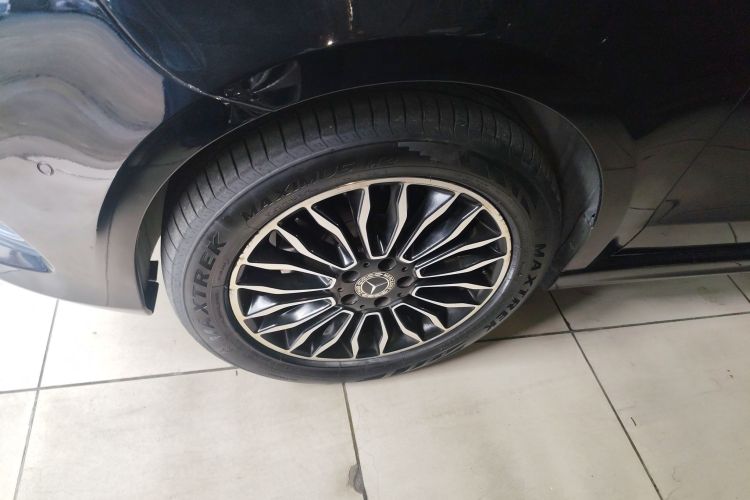 奔驰V级 2018款 V 260 L 尊贵加长版 国VI车身外观6002