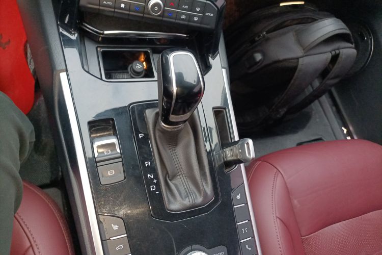 魏牌 VV7 2017款 2.0T 旗舰型中控内饰18