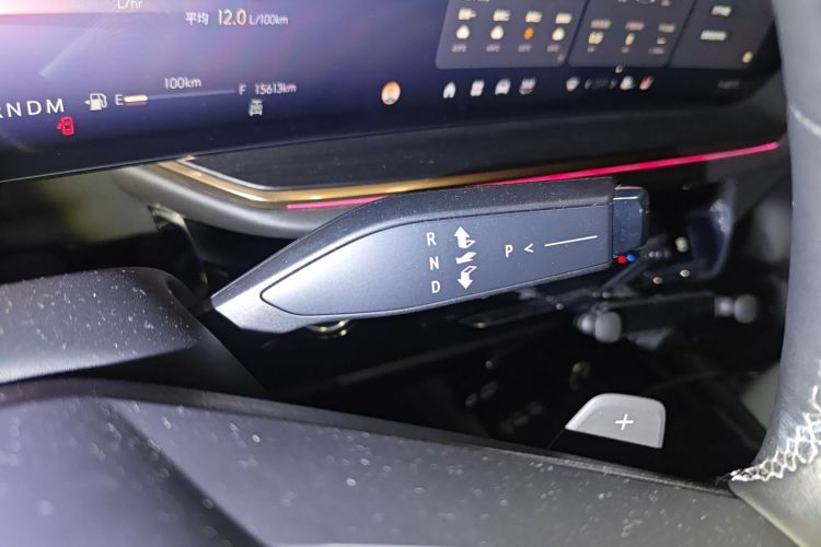 别克 2025款 昂科威Plus 四驱Avenir艾维亚中控内饰18