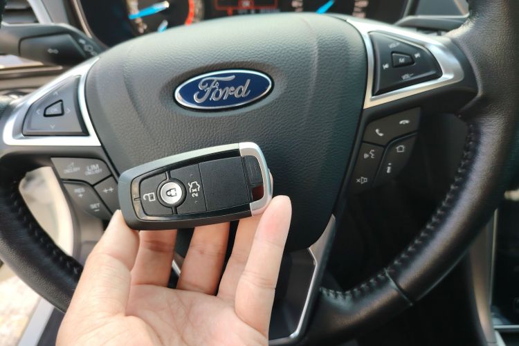 福特 蒙迪欧 2020款 EcoBoost 180 时尚型中控内饰11