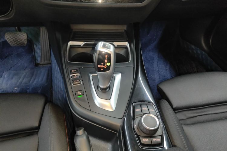 宝马2系(进口) 2018款 220i 敞篷轿跑车 运动设计套装局部细节18